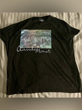 Claude Monet tee, new, black with a large water lily photo. 10/10. From NY